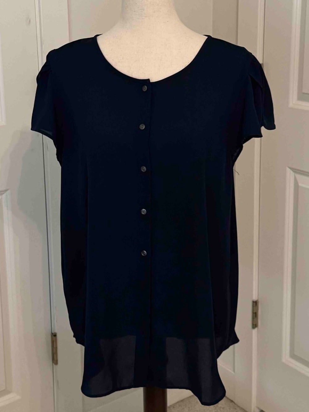 Ann Taylor Navy Front Button Cap Sleeve Top Sz L